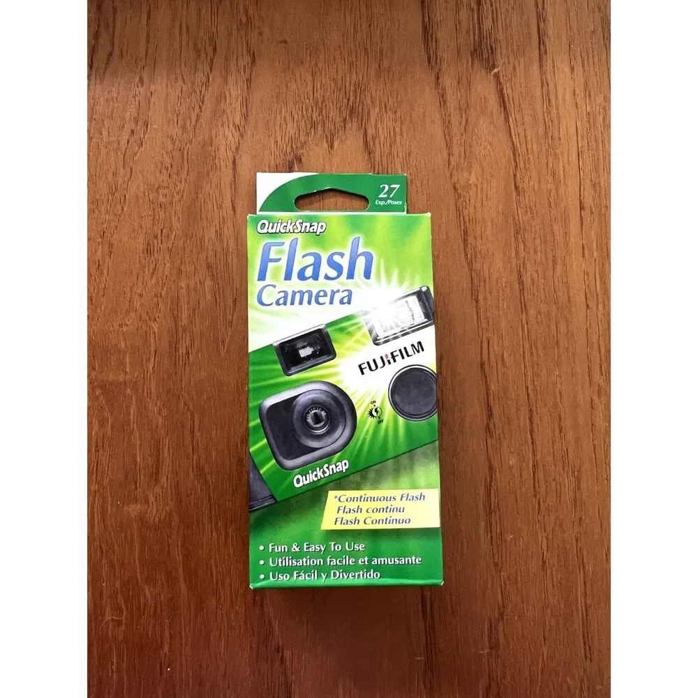 New Fujifilm QuickSnap 400 Speed Flash Camera 27 exposures expires 06/24 in box